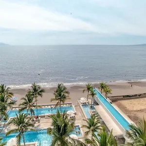 Apartment Harbor 9005 Beachfront 2bdr By Moikkarentals, Puerto Vallarta
